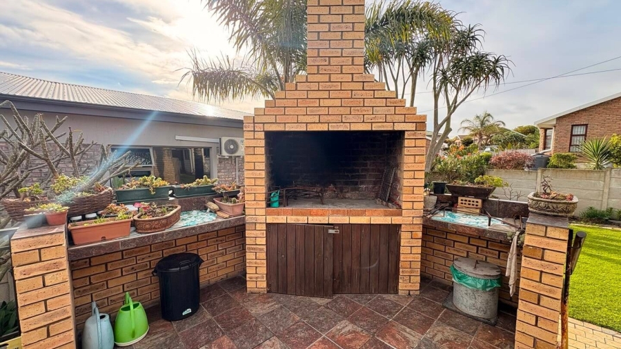 3 Bedroom Property for Sale in Fraaiuitsig Western Cape